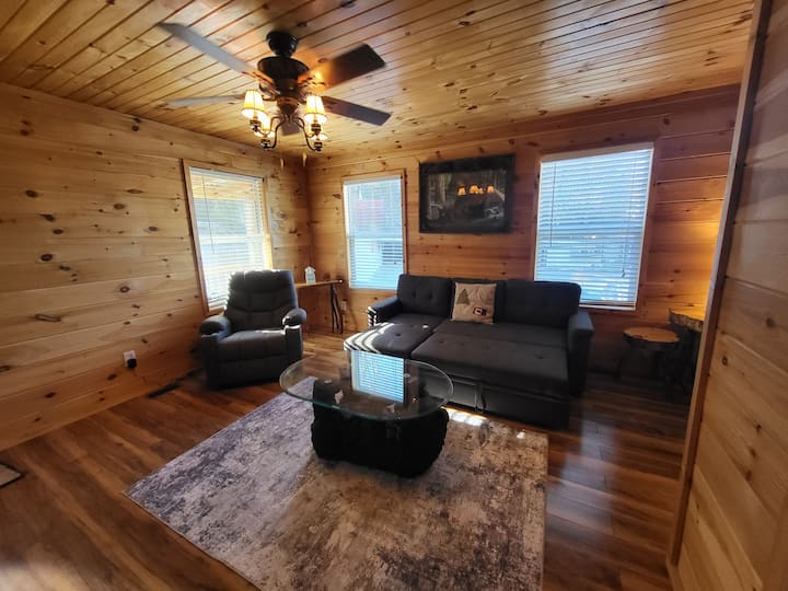 Rustic Home In Resort Community - Walland, TN