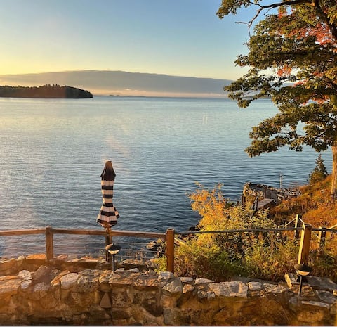 Stunning Lakefront Paradise