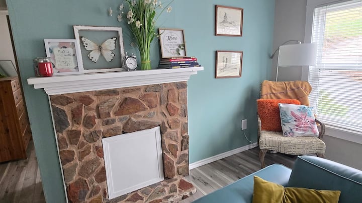 Central Located, Sunny, Spacious 1-bdm Apartment - Kentville
