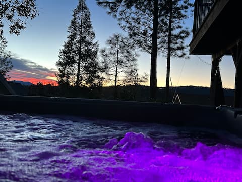 Private pool, Spa, and Stunning views!