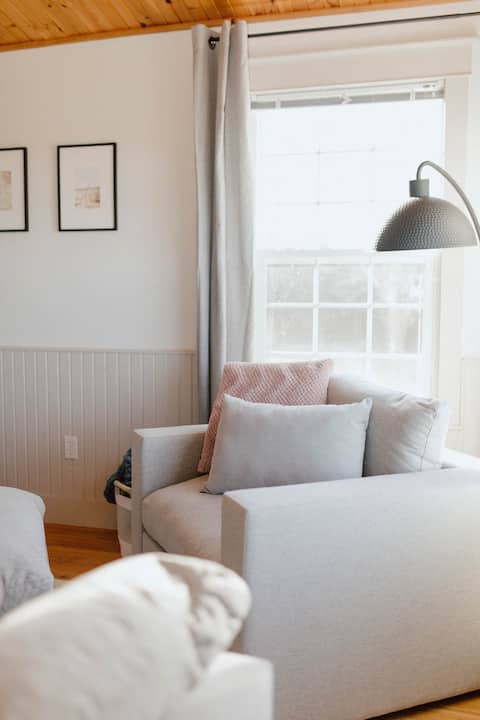 Cozy Waterfront Cottage on Winter Bay, PEI