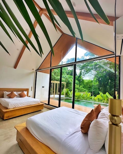 S a l u d - a tropical glass villa in Batangas