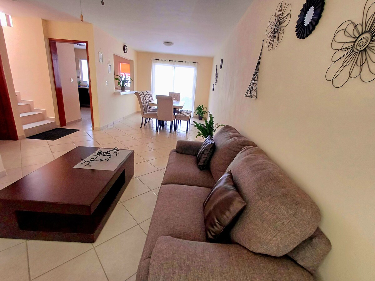 Anuncio de Airbnb popular: Comfortable and spacious 10 minutes from downtown Qro en Corregidora