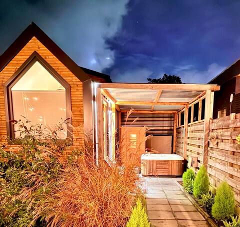Cozy tiny house & sauna & jacuzzi near Amsterdam