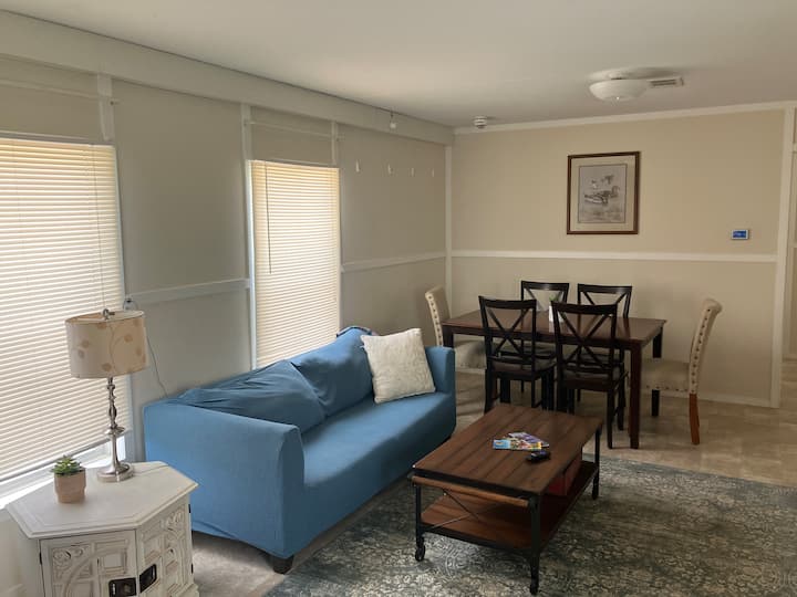 Southern Manor - Comfortable Country Setting - Iowa, LA