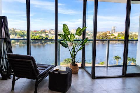 Central 2BR Apartment, Stunning Views & Cleaning
