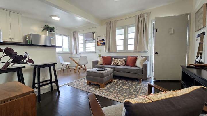 Light Filled 1-bedroom Unit With Parking Onsite - Pasadena, CA