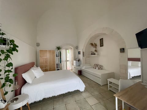 The Lemon Garden, Standalone Room