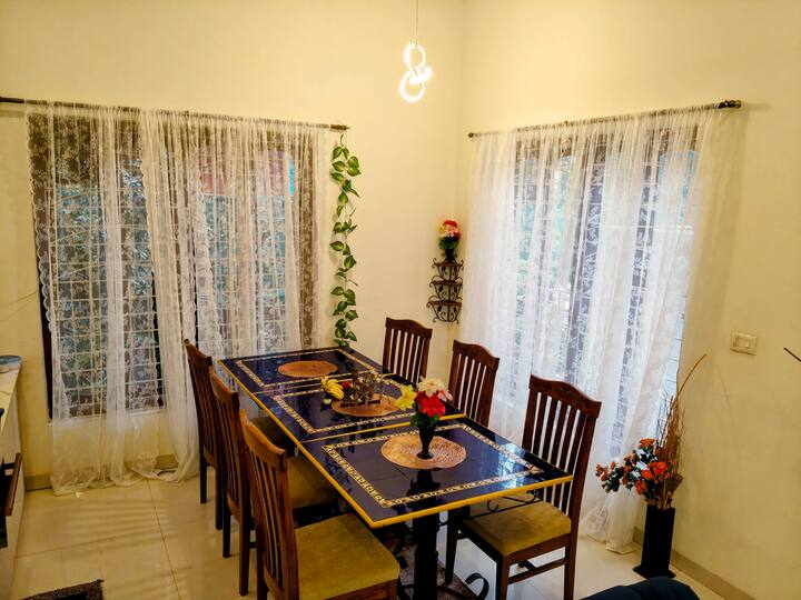 Dining area image 1