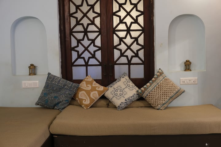 Siddiq Manzil 1936: Two-room Heritage Suite - Delhi