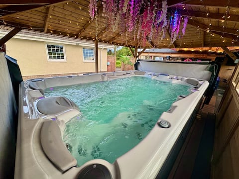 Finn Village Mountain View Cottage XXL Hot Tub