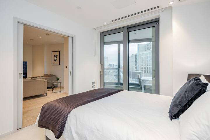 Luxury 3 Bed • King Bed Master Suite • 5mins to KX gallery image 3