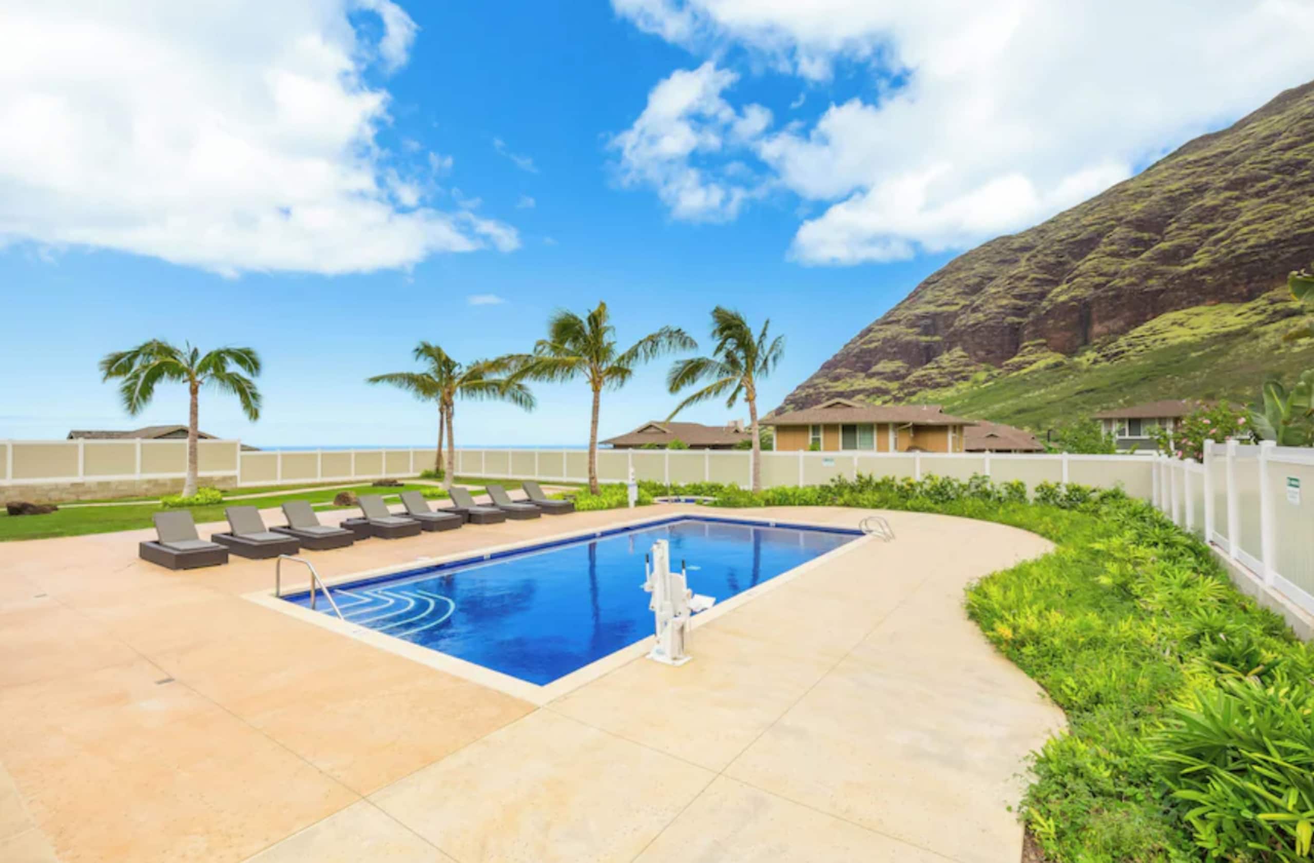 Home in Waianae · ★4.92 · 4 bedrooms · 4 beds · 2.5 private baths - Image 65