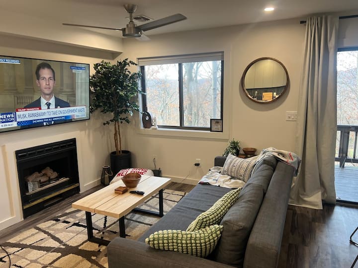 Spacious & Comfy Gem: Mins To Slopes, Arcade, Pkg! - Hamburg, NJ