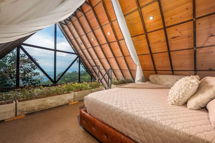 Enjoy a comfortable king size bed and blackout curtains, designed to offer you a deep rest and full comfort in the middle of the mountain.
