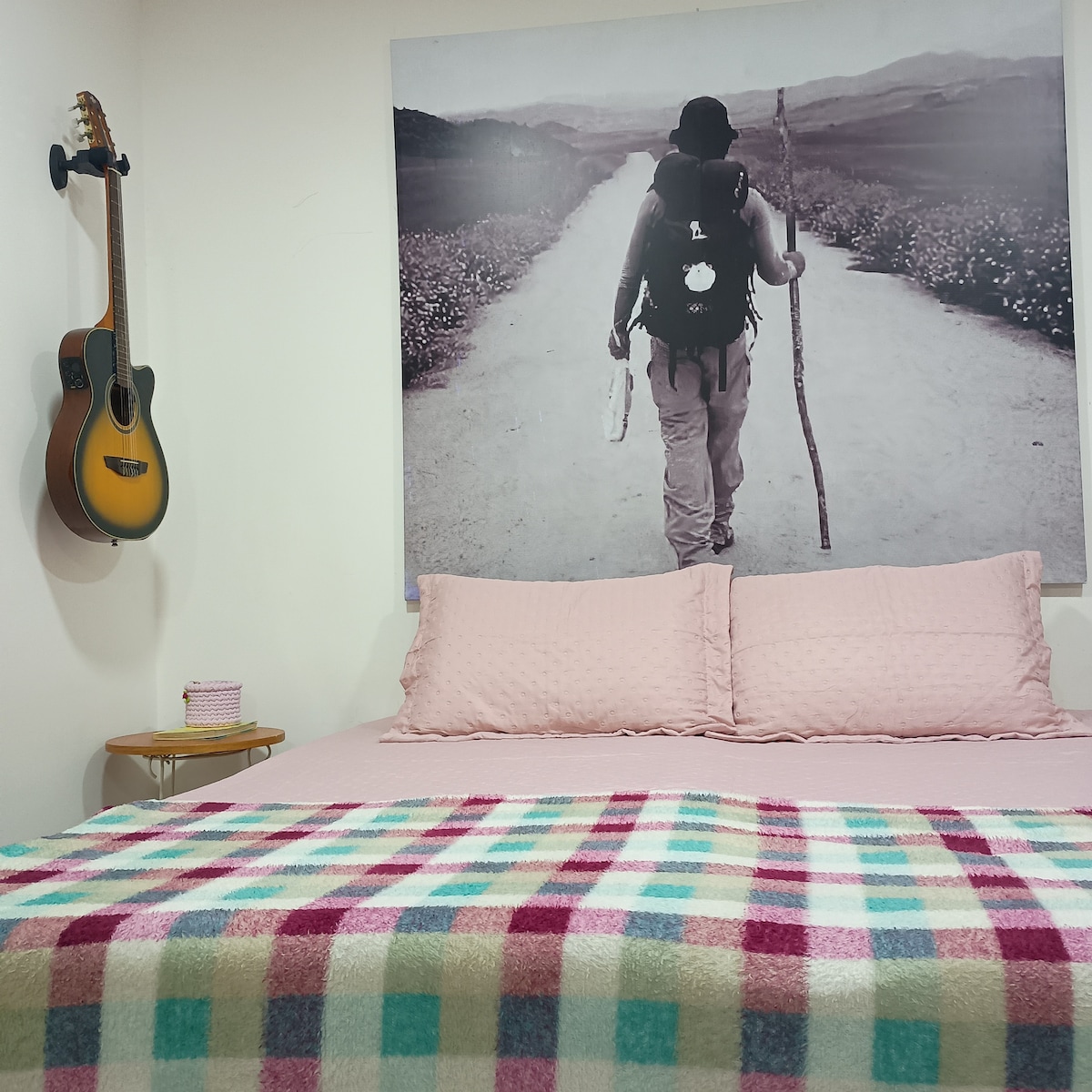 Deux lits simples, qui forment ensemble un lit double d'environ 170 cm de large. Vous pouvez les laisser séparés.
