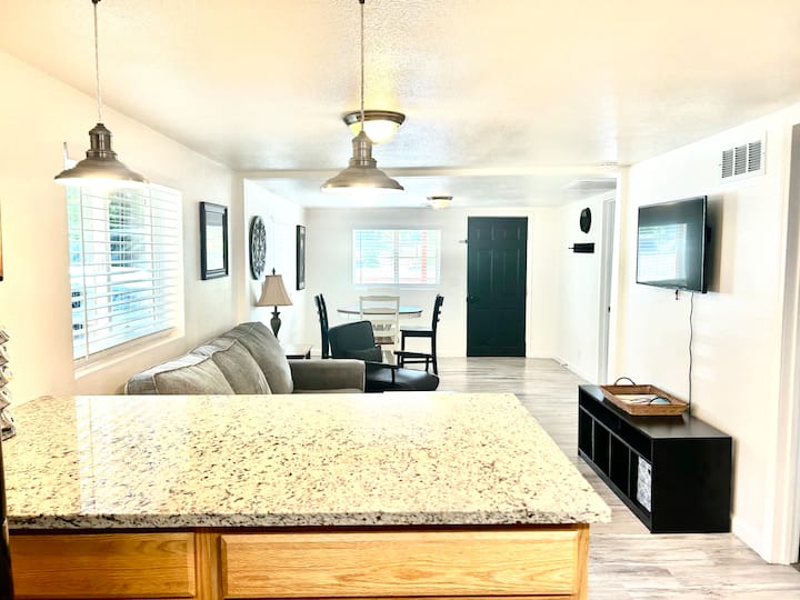 The Cozy Cottage-greenbelt, Downtown & Frwy. Close - Boise, ID