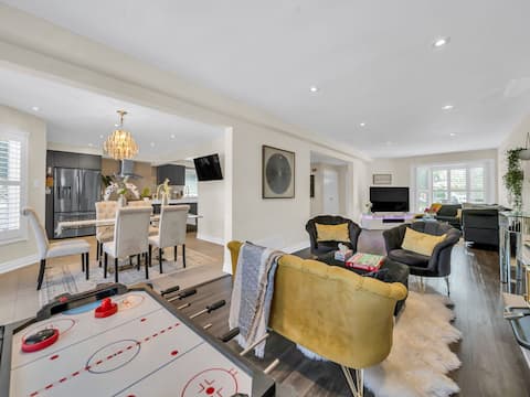 Spacious & Modern 4 BR 3 WR Detached House