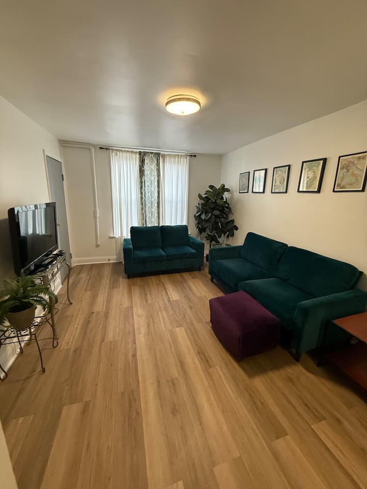 Logan Square Chicago 2br Cottage, Close To It All! - Chicago