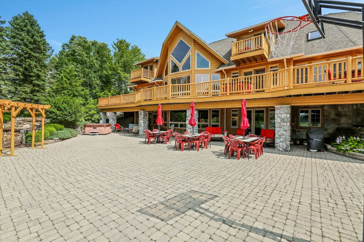San Angelo Lodge — lakefront vacation rental