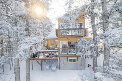 LoveNestChalet | Spa & Foyer | Lake & Mountain