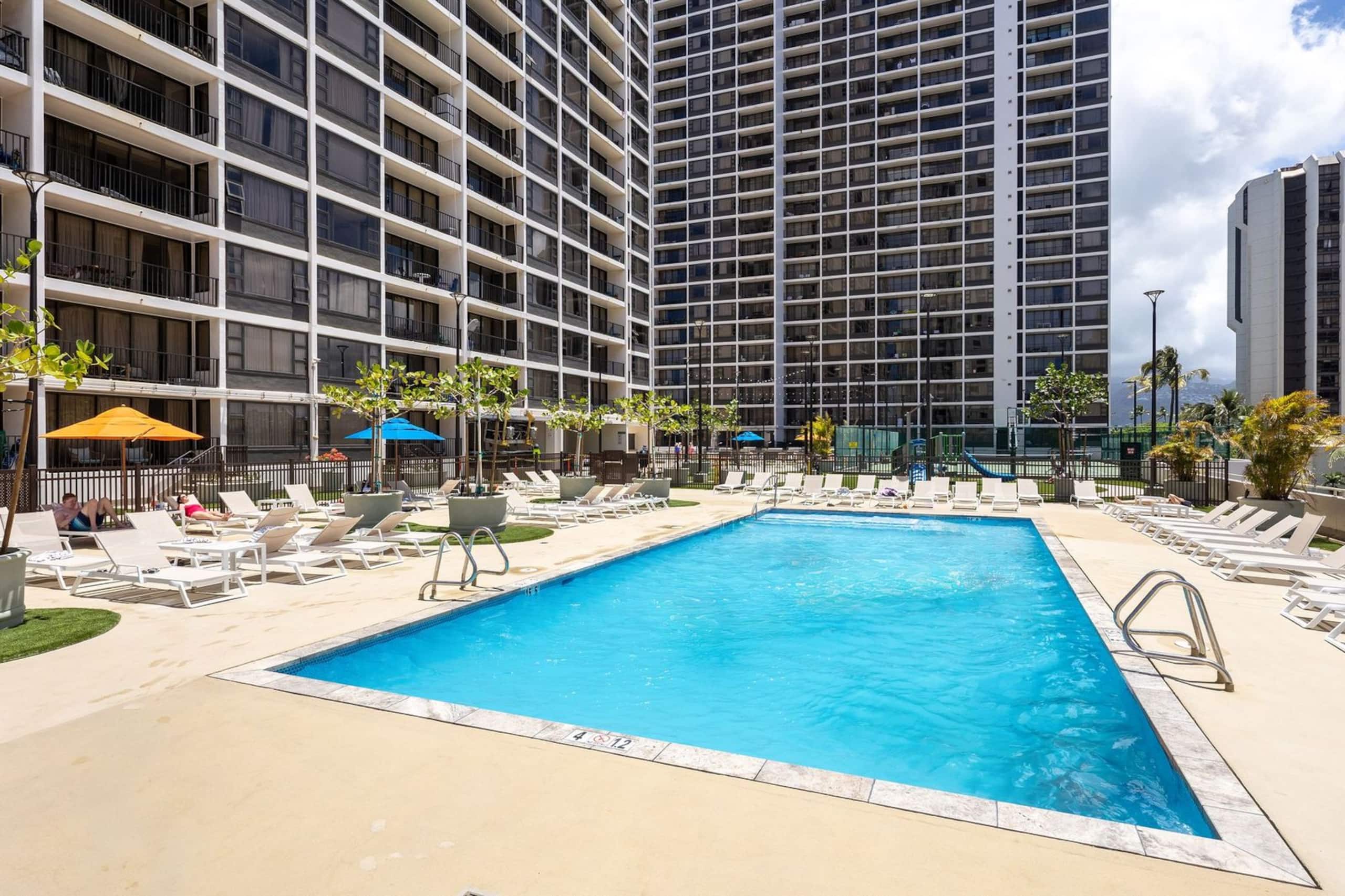 Condo in Honolulu · ★4.76 · 1 bedroom · 3 beds · 1 private bath - Image 15