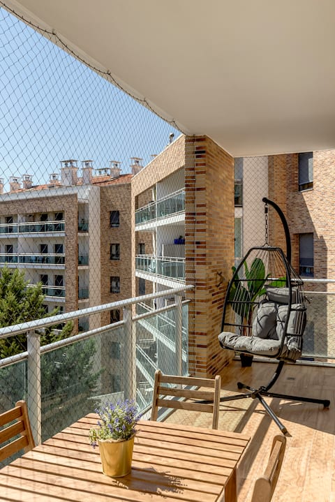 Modern 2-bedroom apartment 15 min from city center