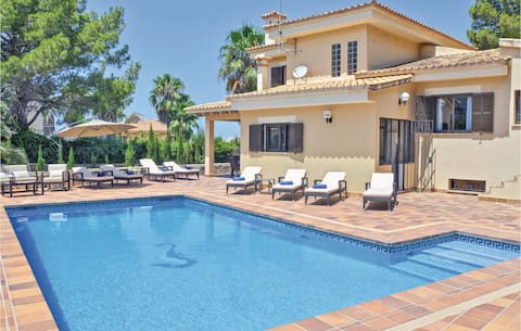 Stunning home in Bahia Azul-Badia Blava