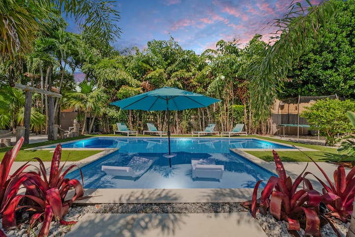 Mega 8br House/game Room/h. Pool/picklebal & Golf - Miami, FL