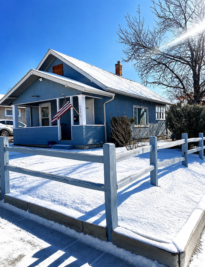 Downtown Extended Stay | Wifi | Free Parking 3 Bed - Pueblo, CO