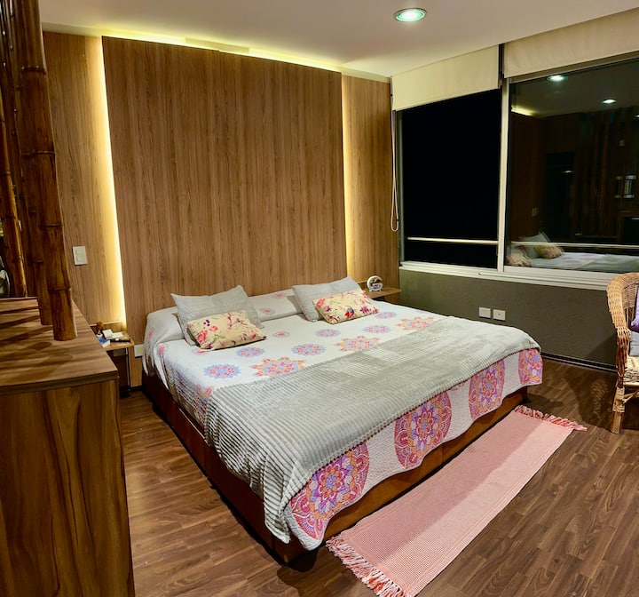 Magnifica cama king size , comfort sobre colchon excellent Canon