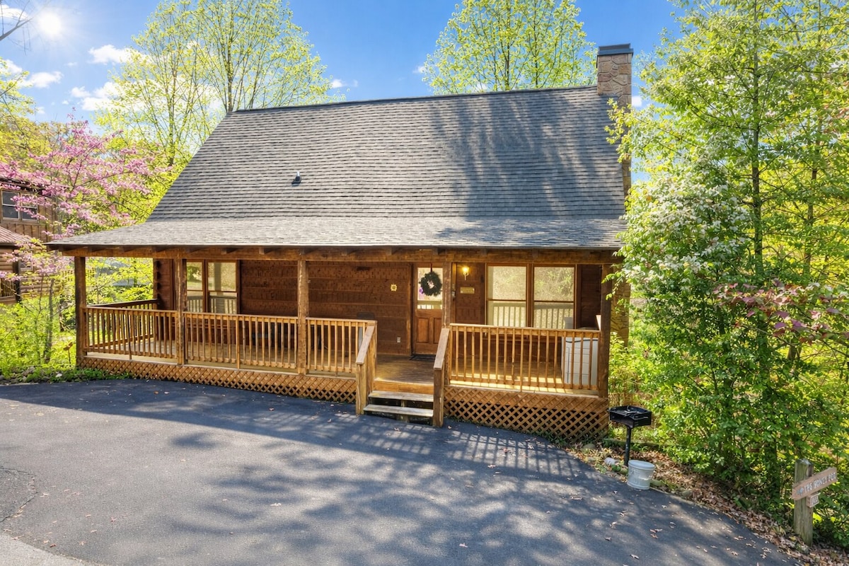 The Honey Pot- 1 mile to Pigeon Forge! Free tix! - Cabins for Rent