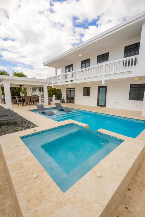 Modern Duplex with Heated Pool - Walk to Beaches!