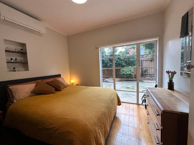 Lovely, cool, ground floor apartment with garden gallery image 3