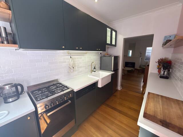 Lovely, cool, ground floor apartment with garden gallery image 2