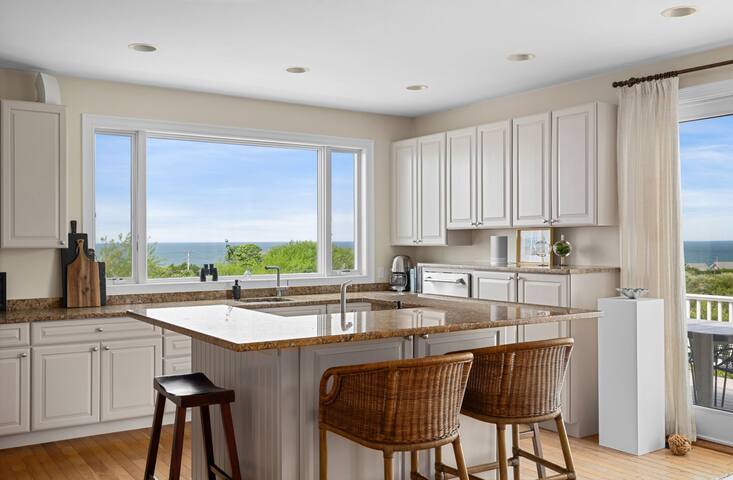 MyLife House – Beautiful Ocean Views – Central Air gallery image 2