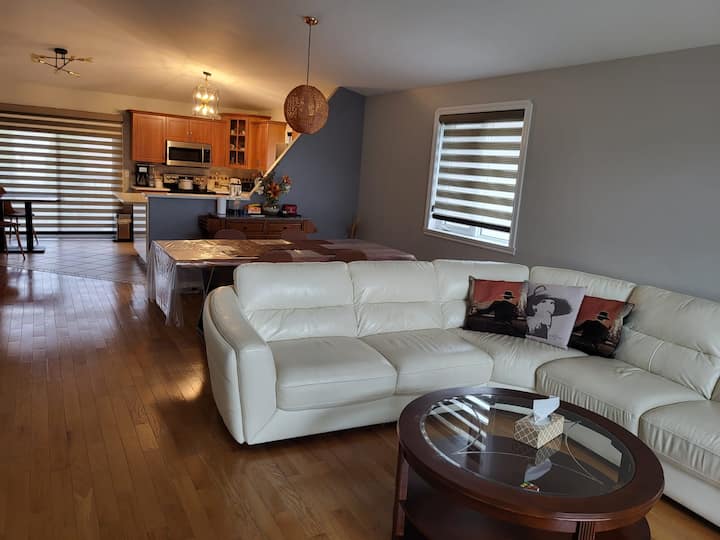Entire Home - Modern & Bright 3 Bedroom/3 Bath! - カナダ ウィンザー