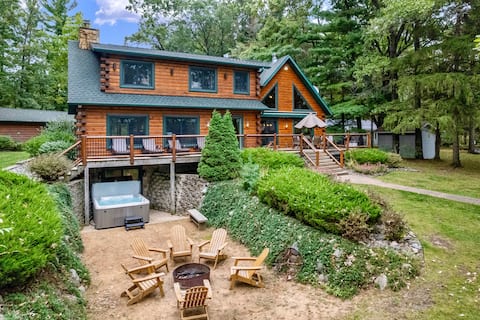 Lakefront • Hot Tub • Rec Room • Near WI Dells