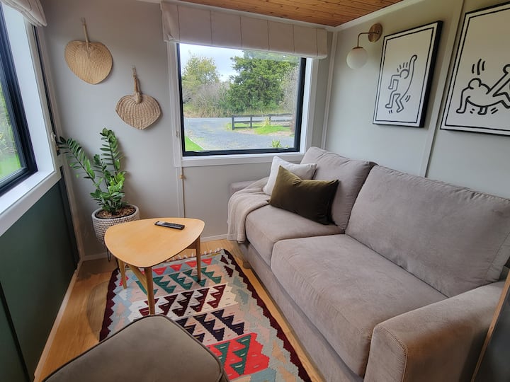 Tiny Home Near Mangawhai (King Size Bed & Hot Tub) - Mangawhai