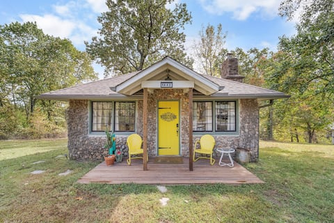 Cairn Cottage~secluded retreat ~hot tub~wood stove
