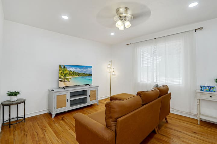 Enchanting 2 Bd | 5 Mins To Fort Bliss & Shoppes - El Paso, TX
