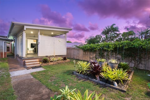 The Cubby - Modern 2 Bed, Pet Friendly Guesthouse