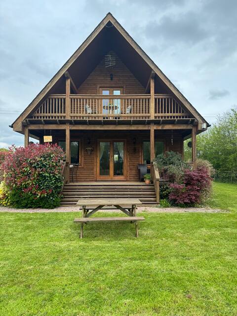 Oasis Lodges, Lily Lodge with private hot tub