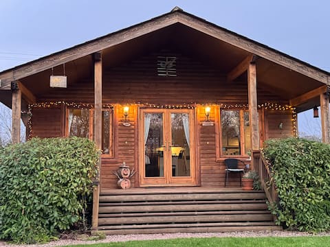 Oasis Lodges, Tadpole Lodge with private hot tub
