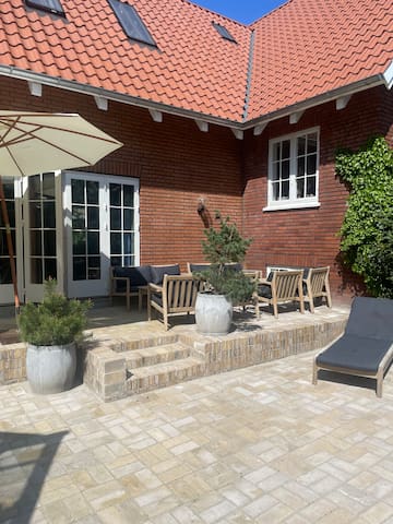 Private villa, greenhouse & garden