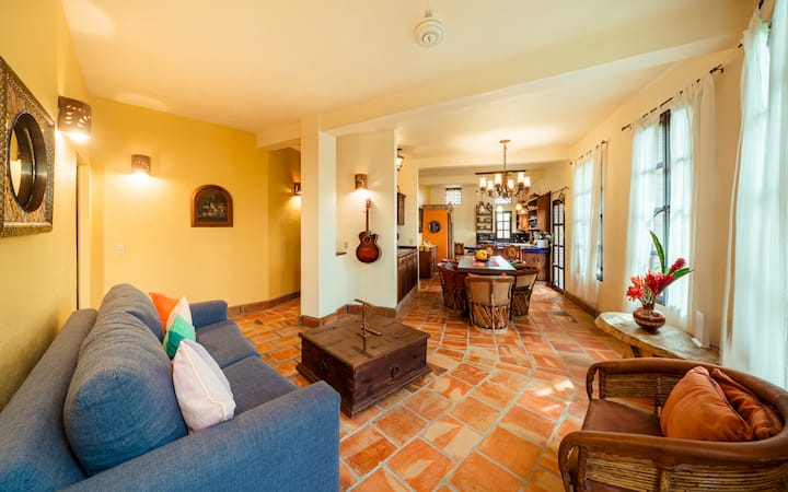 Sala de estar con sofá cama