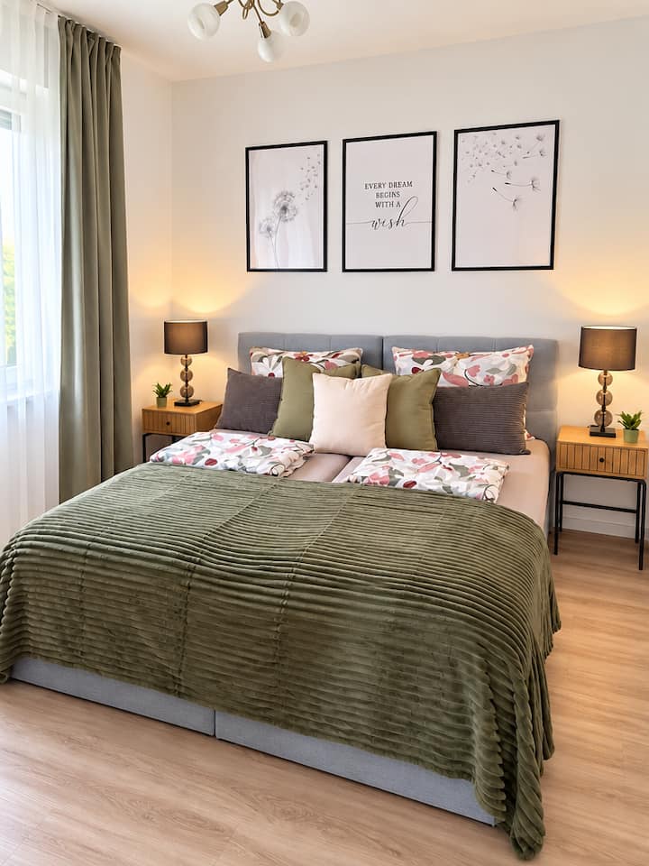 Lit double king-size 180 x 200 cm.