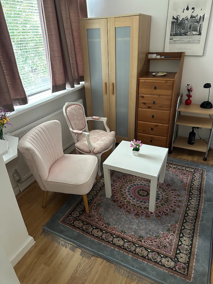 Stylish West London Flat Retreat With Free Parking - Twickenham
