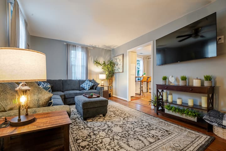 Roselane Cottage: 2br Near Marietta Sq + Fire Pit - Kennesaw, GA