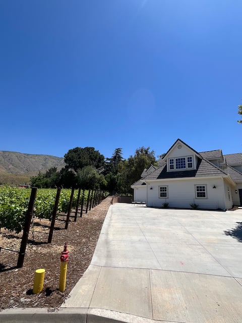 Quiet Vineyard View 2-bedroom Home Near Oak Glen